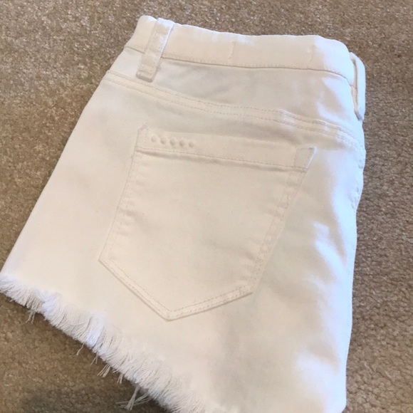 COPY - Blank NYC White Jean Shorts - Picture 2 of 5